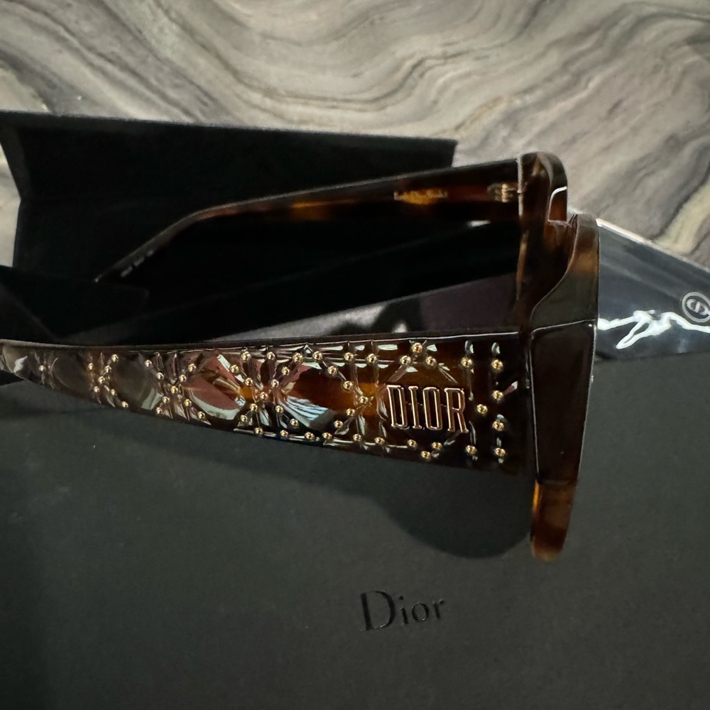 DIOR Tortoiseshell & Gold Sunglasses NIB!! - Picture 6 of 16